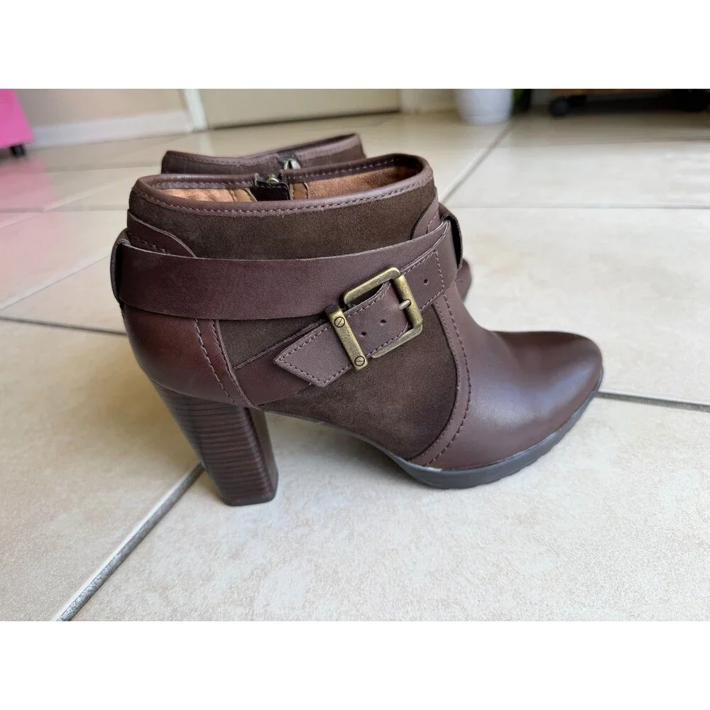 Clarks Scheme Act Brown Leather Suede Ankle Booties Buckle Women's Size 9.5M